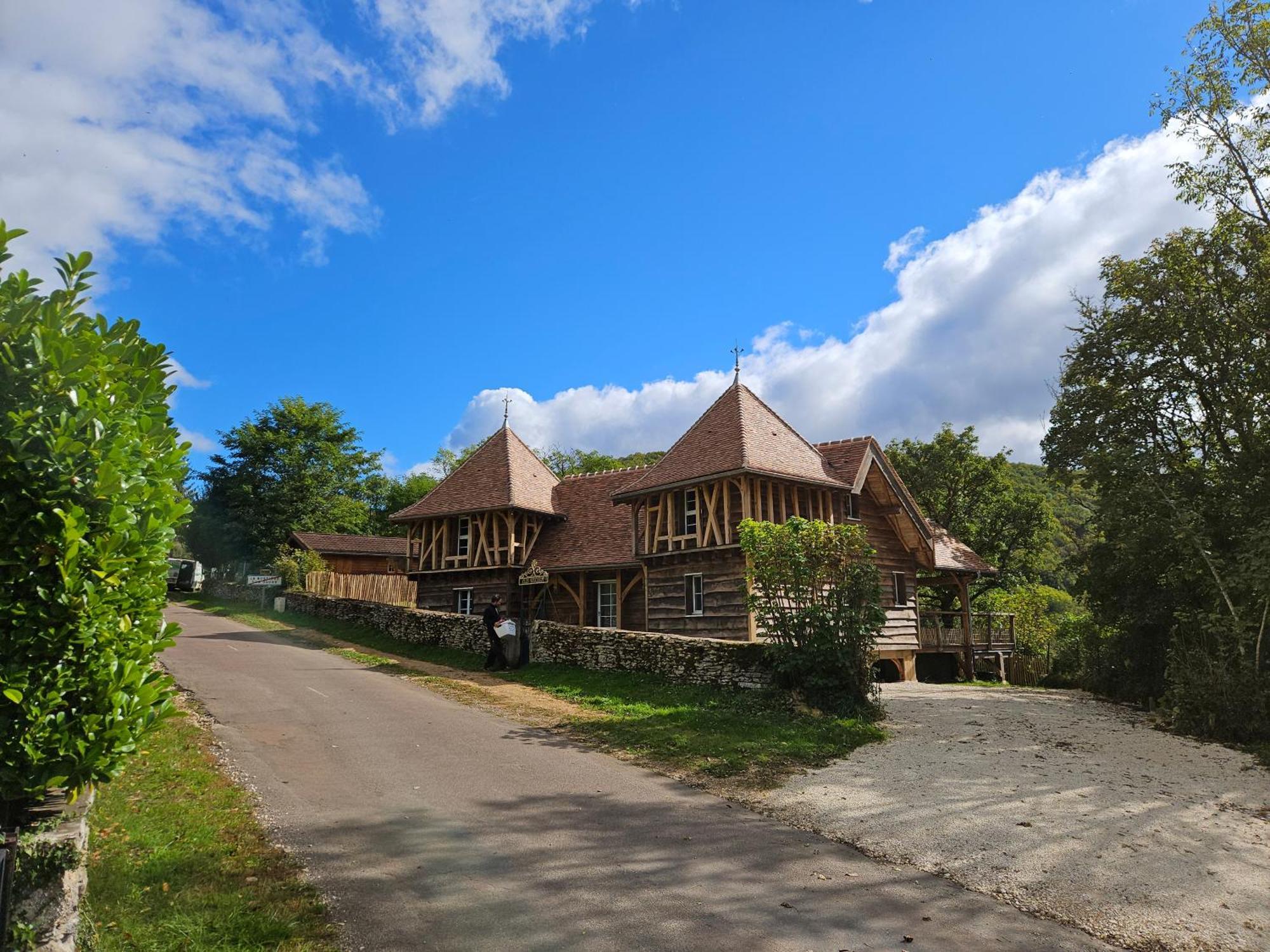 Gite Du Chateau Du Clos Voucheot, Grand Spa De Nage La Bussière-sur-Ouche Exterior foto